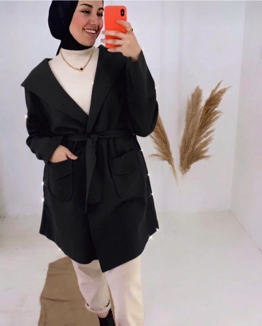 Chic Cardigan in Black