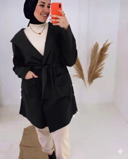 Chic Cardigan in Black